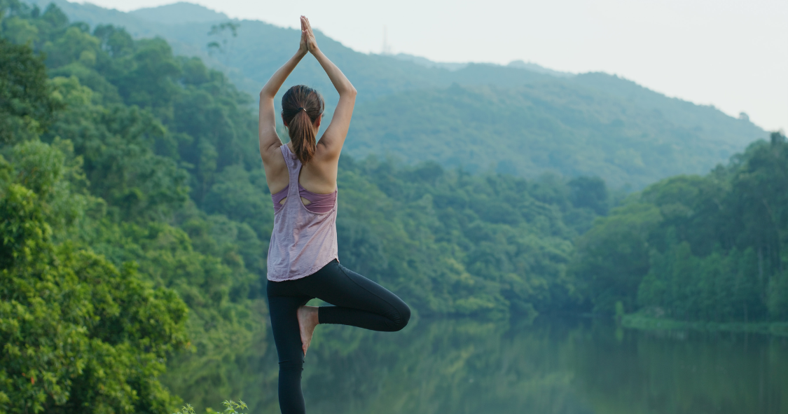 femme détente exercice yoga